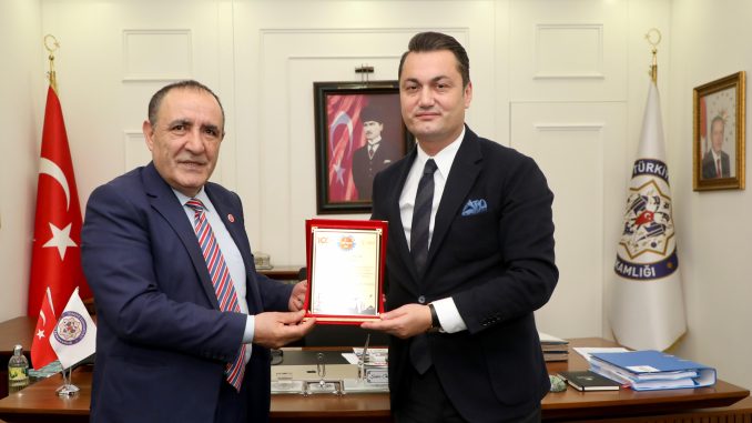 16d8e075-8cc7-42f2-a2d2-014dc7b96f7c